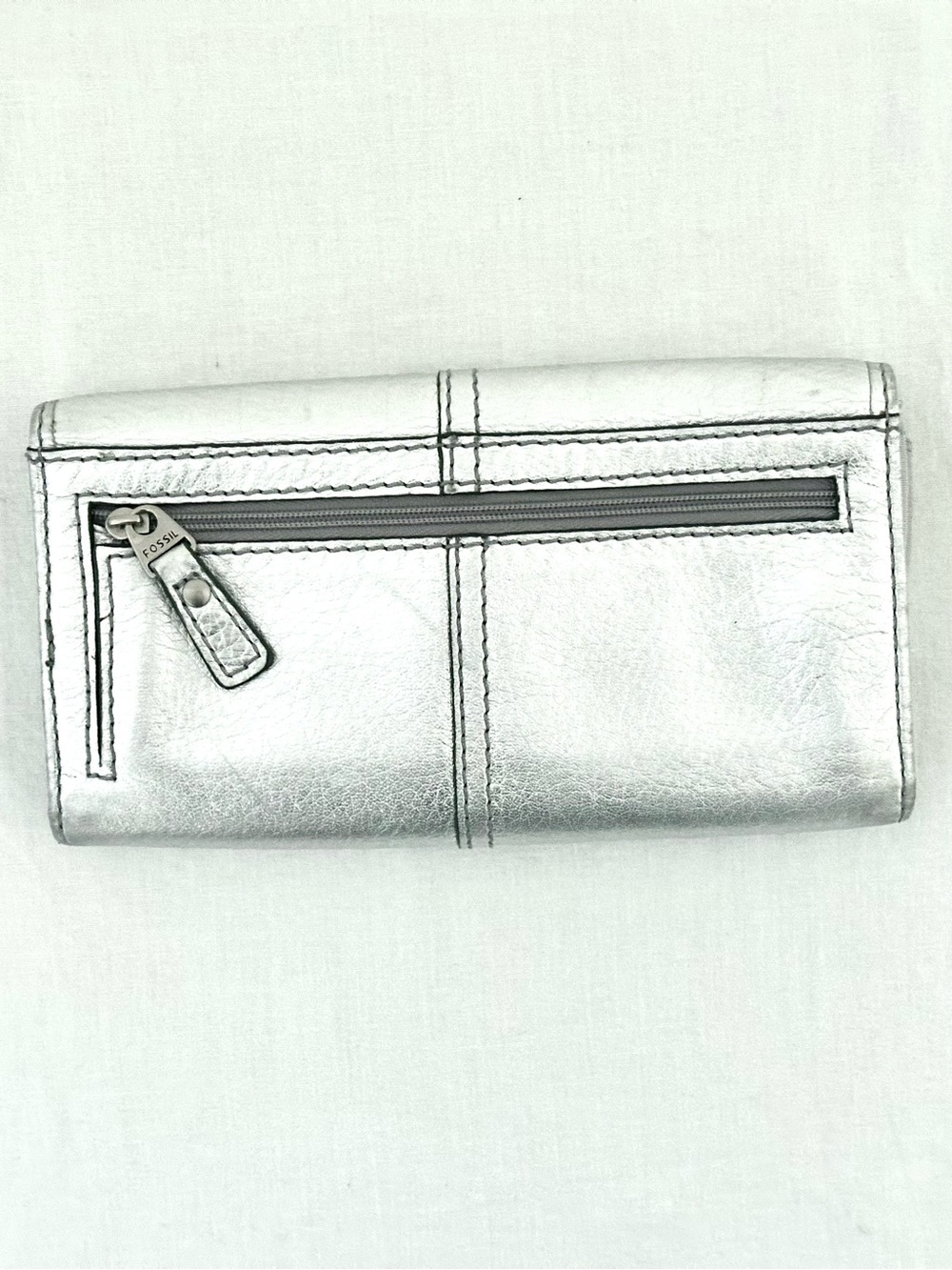 Fossil Maddox Vintage Leather Long Trifold Snap Wallet in Silver - Picture 2 of 10